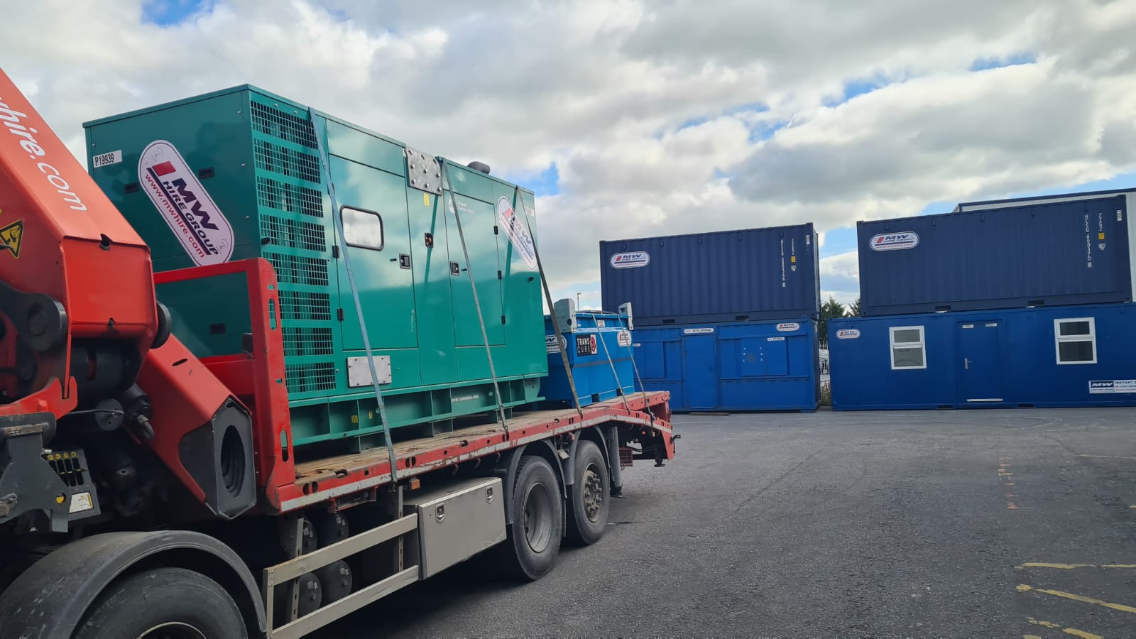 330KVA Cummins & 3000 Litre Western Fuel Tank heading away on a rental project in Cork City