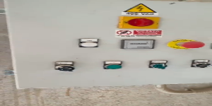 Riproduci video