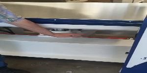 Riproduci video