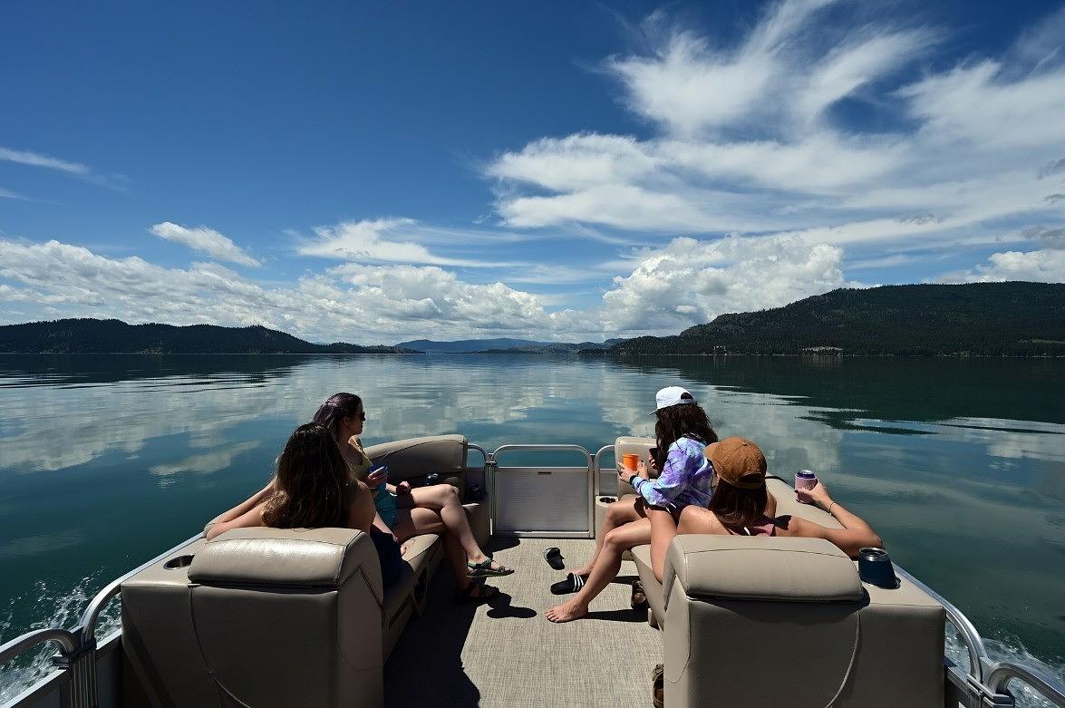 A Buying Guide for Pontoon Boats