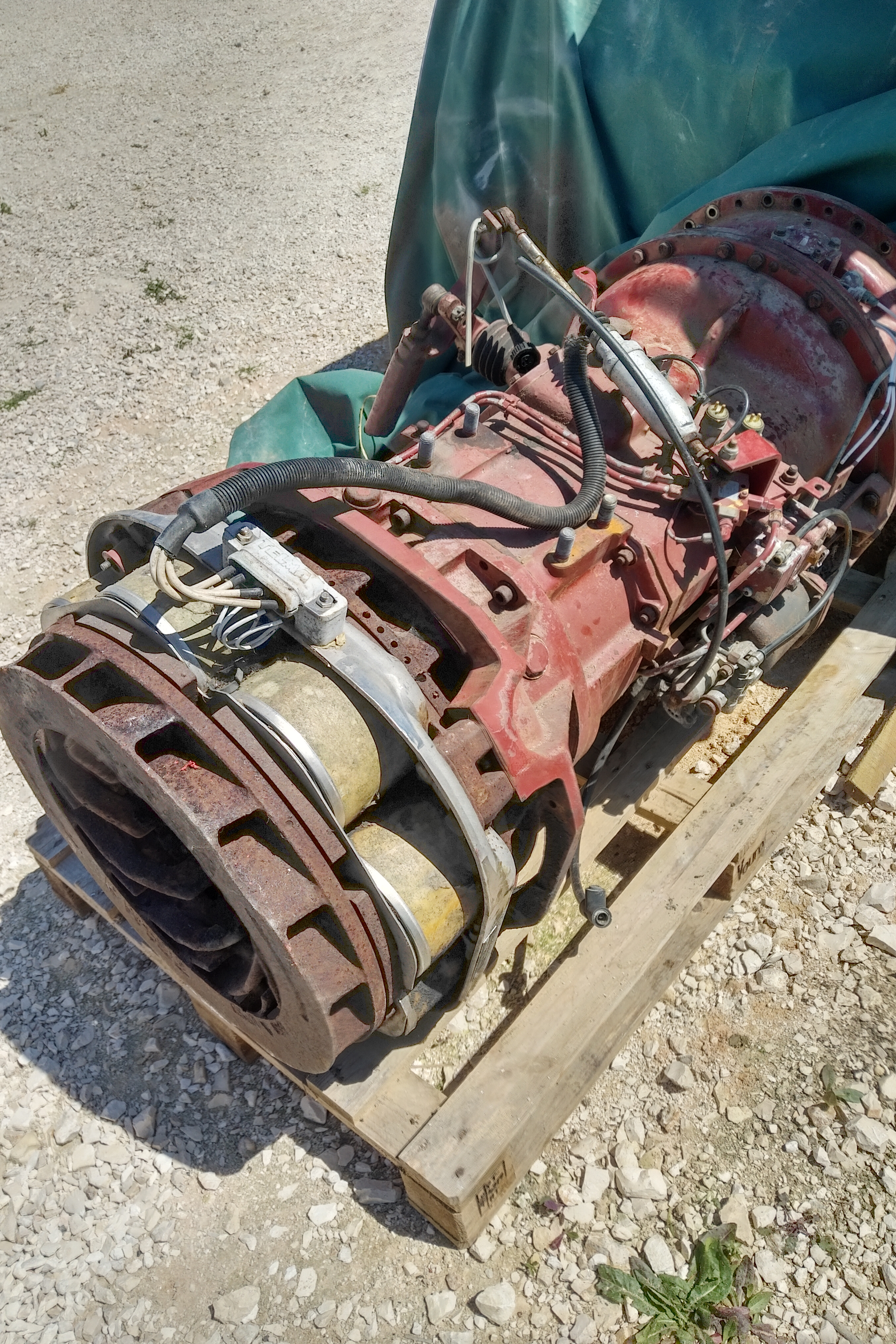 Renault B18 16 speed manual gearbox with TELMA retarder sold to Estonia.