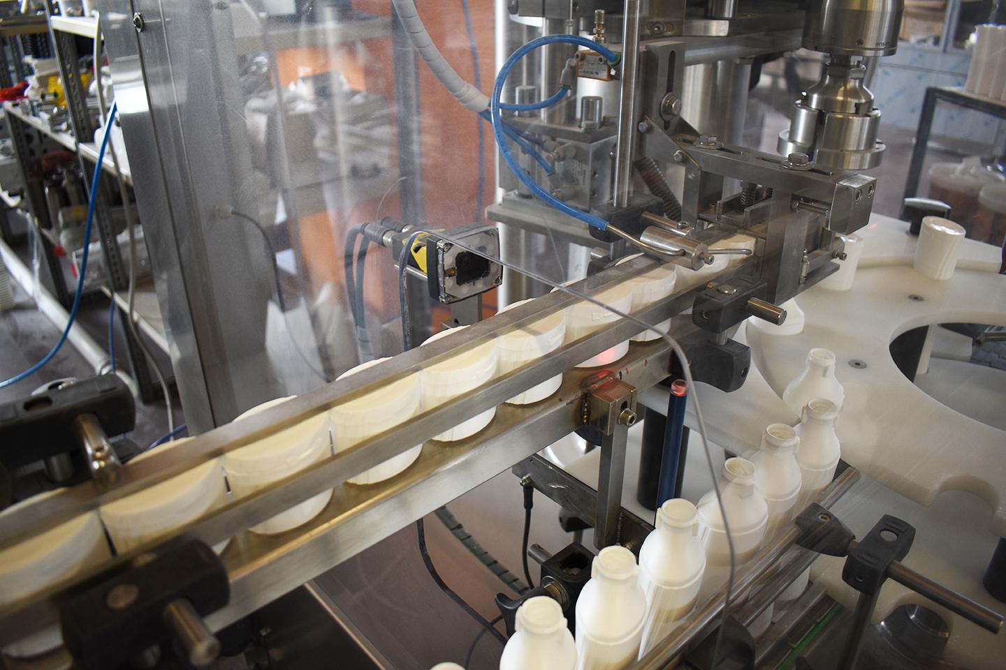 Mixing, filling and capping line for powders