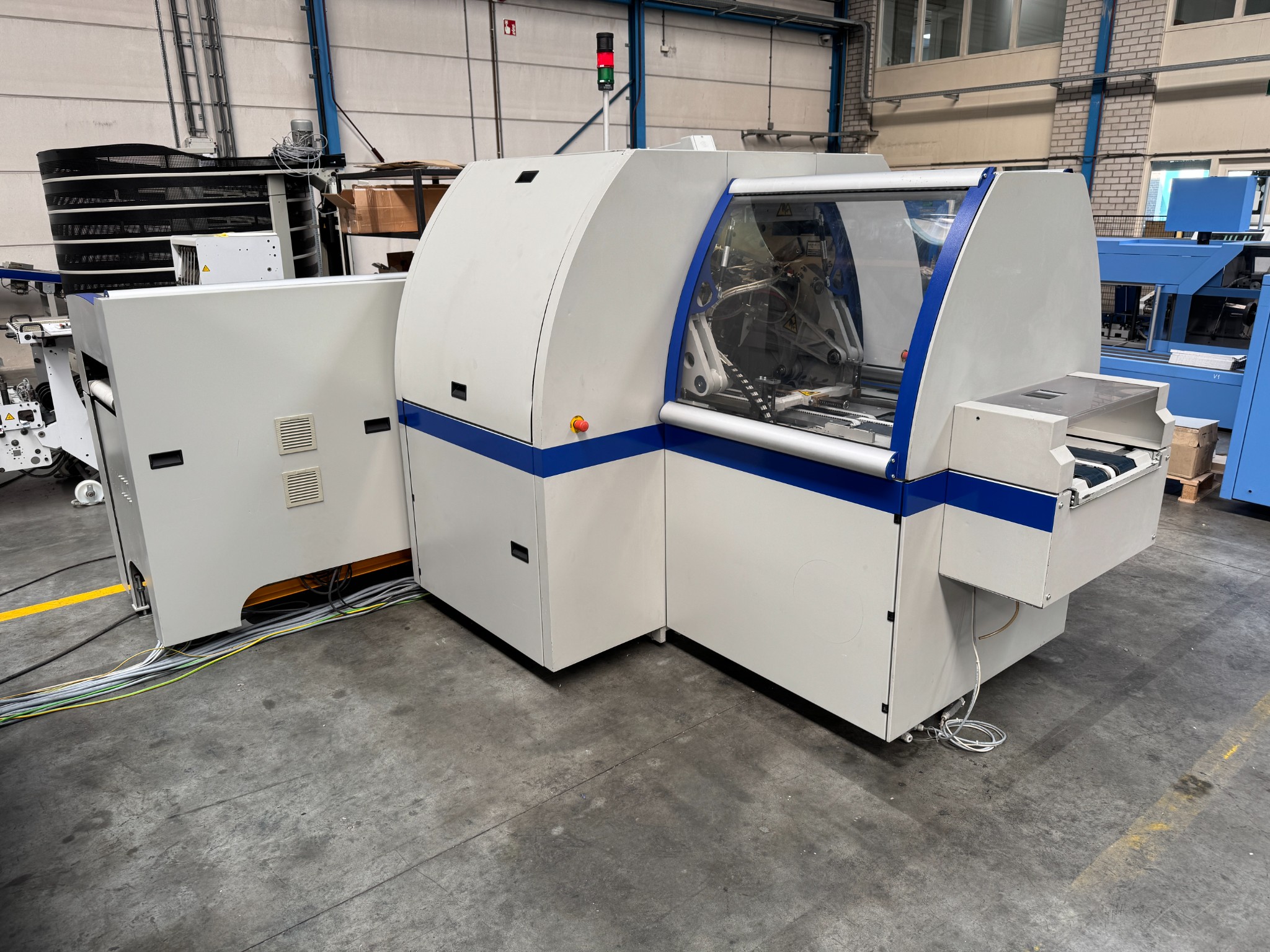 2010 - Kolbus HD 143.P Three knive timmer