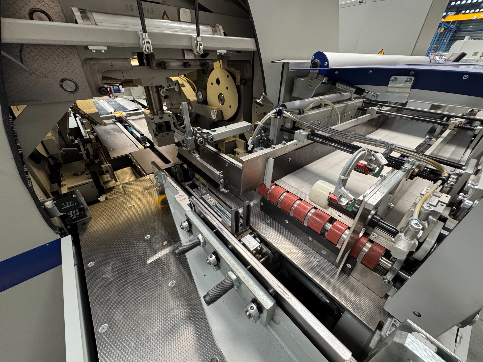 2010 - Kolbus HD 143.P Three knive timmer