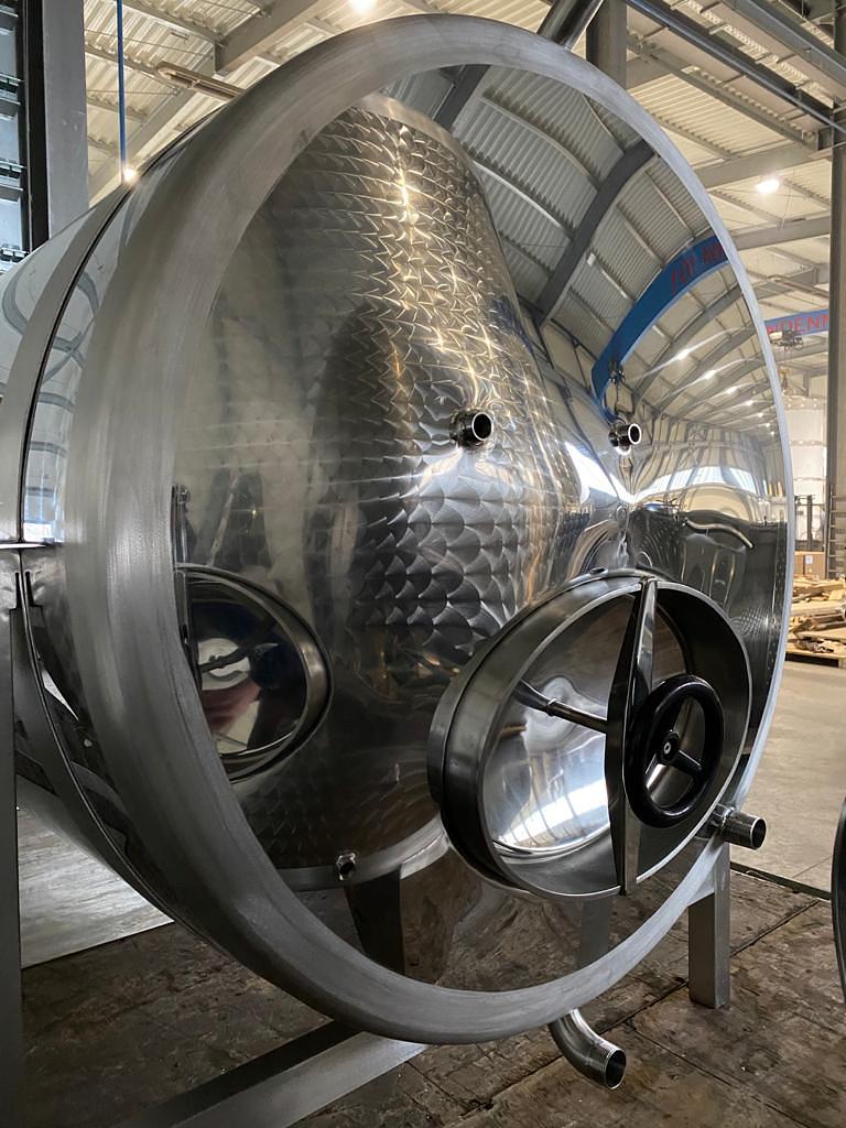 New Stainless Steel Tanks: A Buyer's Guide
