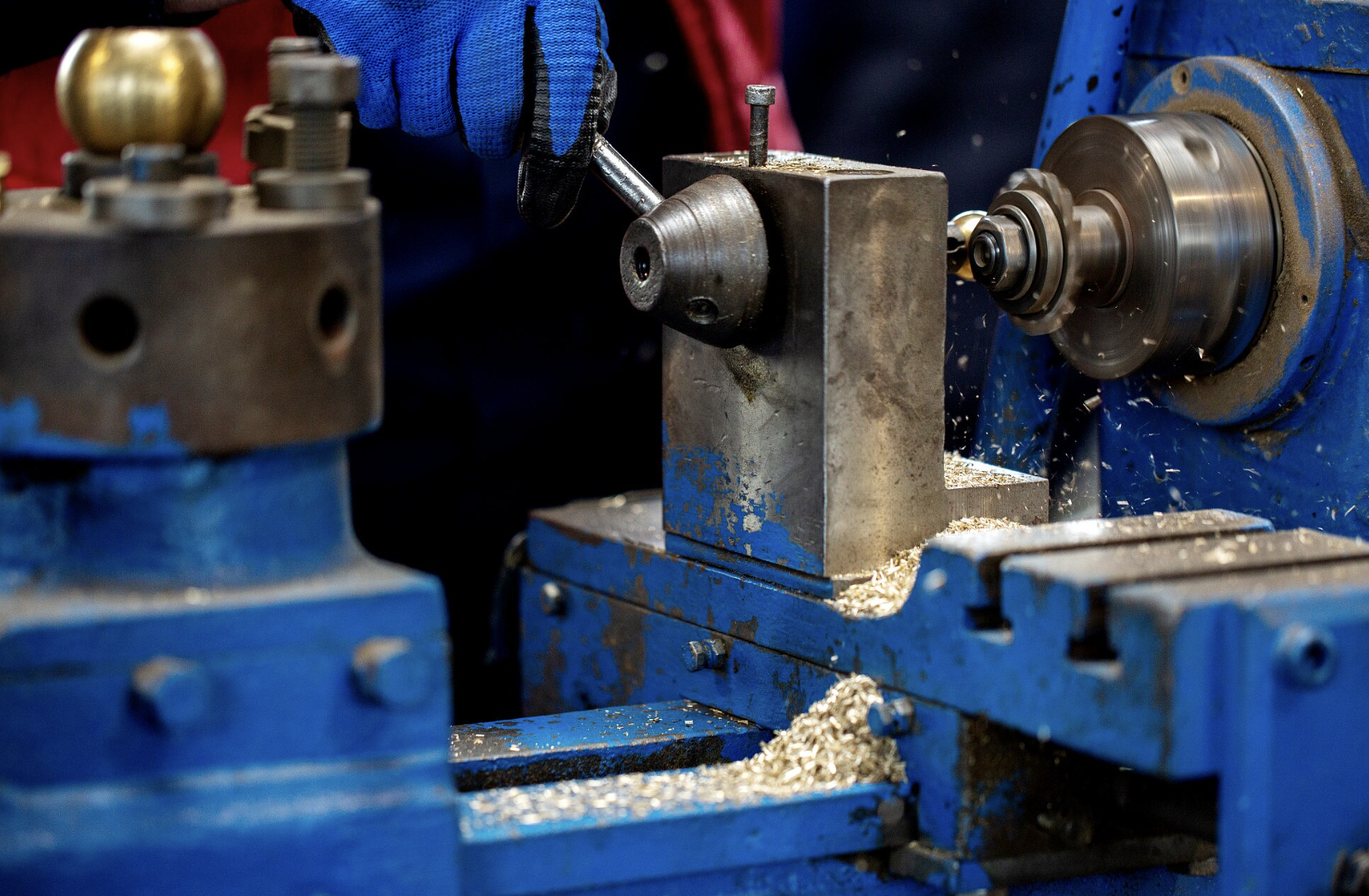 VMC vs HMC: Which Machining Centre Should You Buy in Canada?