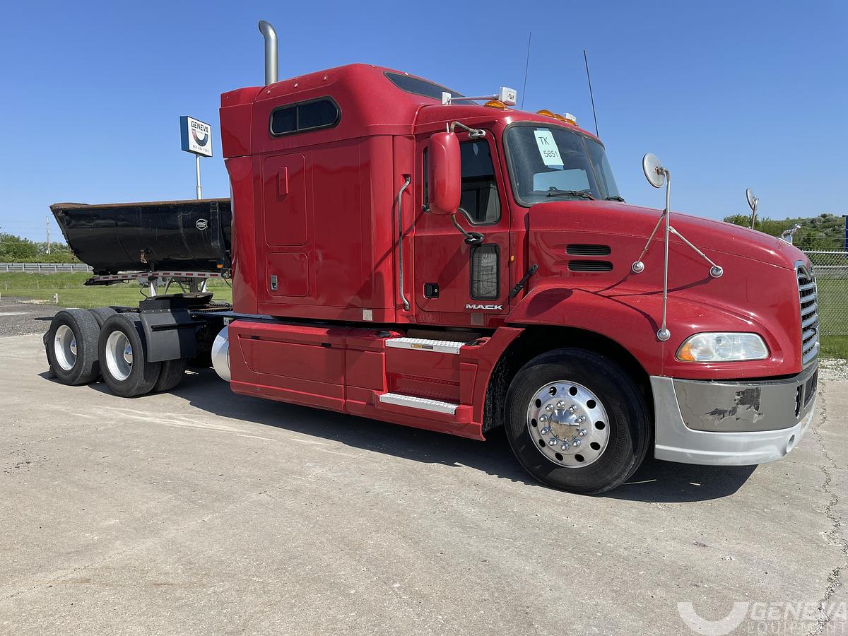 2015 Mack CXU613