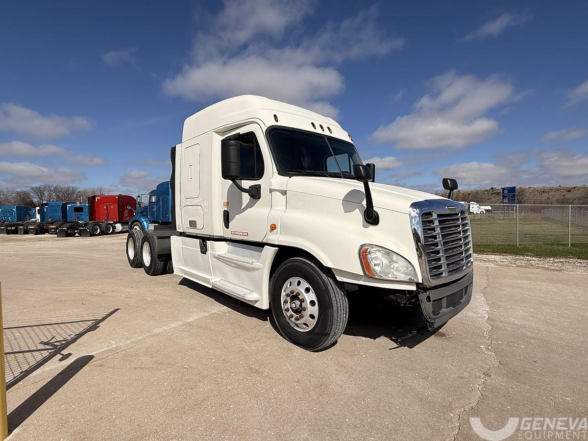 2014 Freightliner CA 125