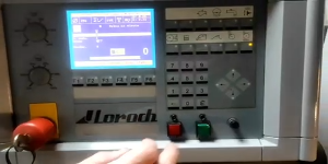 Riproduci video