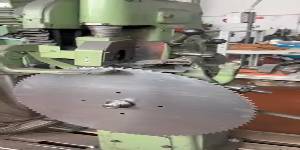Riproduci video