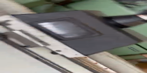 Riproduci video