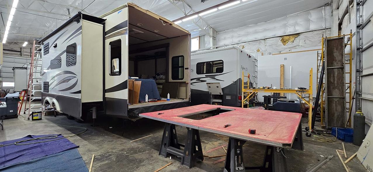Fifth wheel RV slide-out repair
