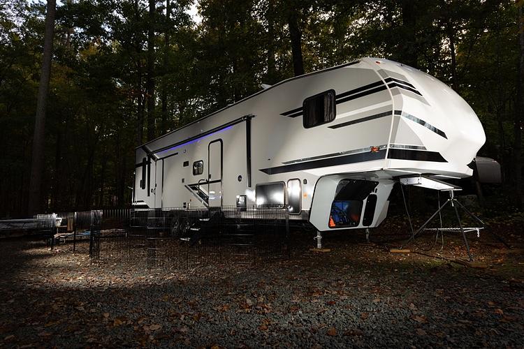 How to Determine the Life Expectancy of a Used Fifth Wheel