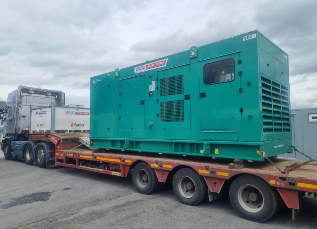 Customer collecting New 900 kva Cummins Generator & Fuelco 4500 litre fuel tank. Sold!