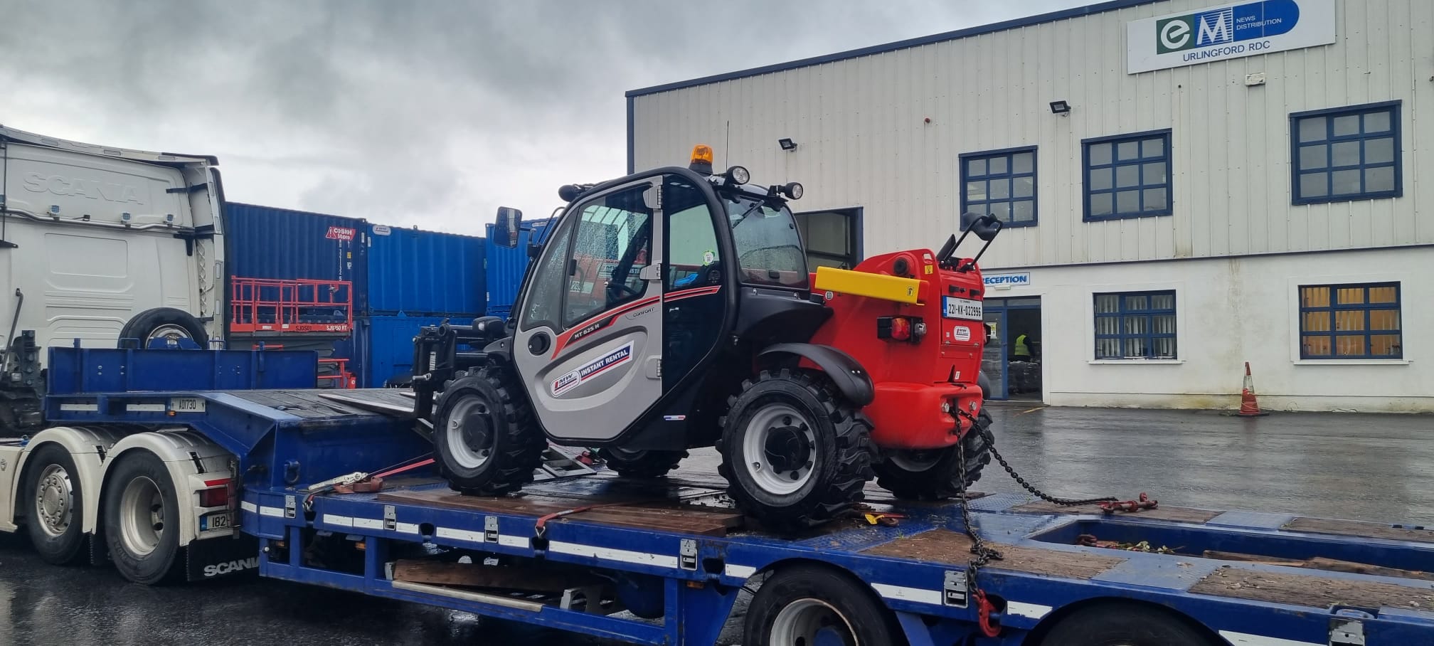 6 meter Manitou heading out on hire 