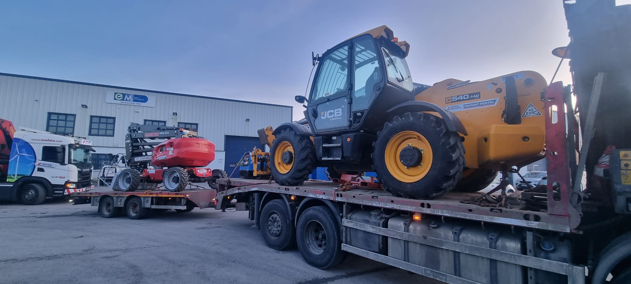 16 meter Manitou Hoist and 14 meter JCB heading off on a rental project 