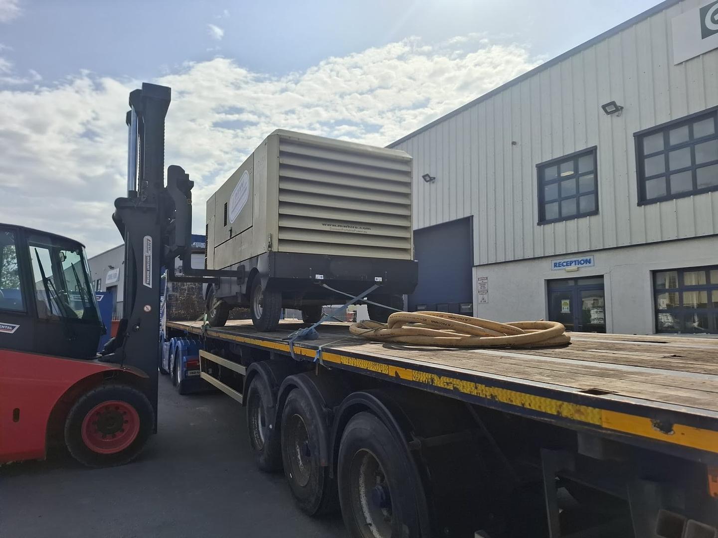 Customer Pick Up.... 800cfm Doosan Compressor heading away on Hire 
