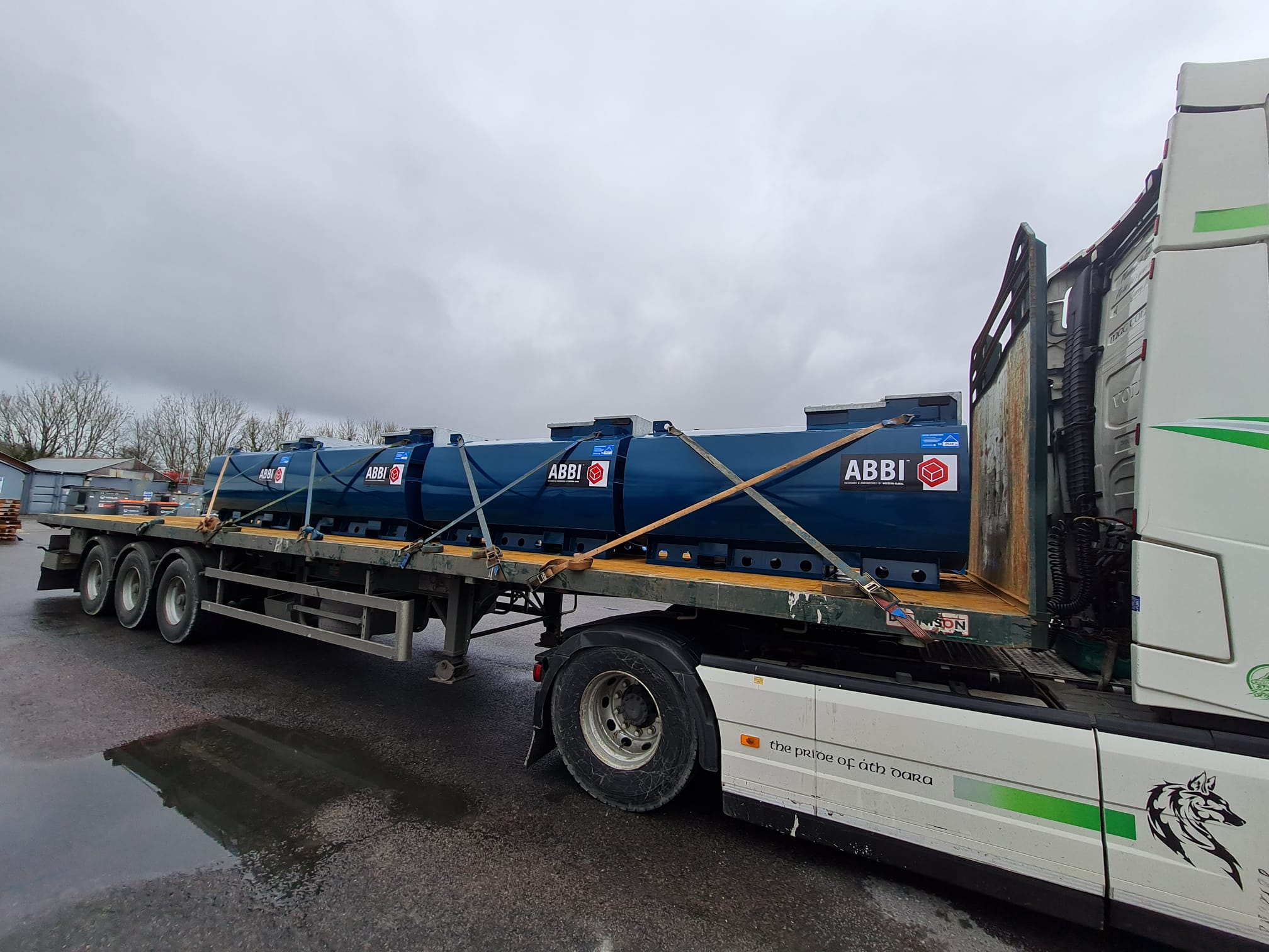 4 x New Western 2000 litre fuel tanks sold
