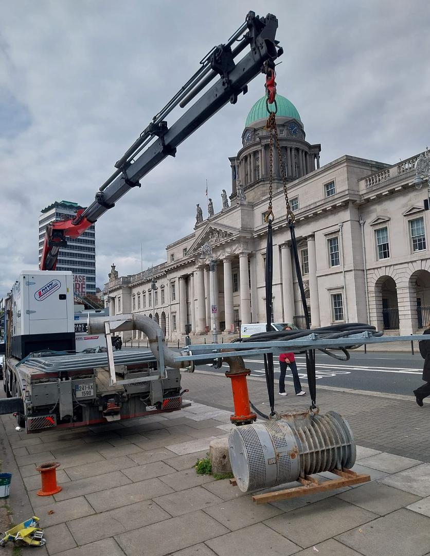 90kw Submersible Pumps going into the River Liffey for an Art Display ahead of NFL Dublin!