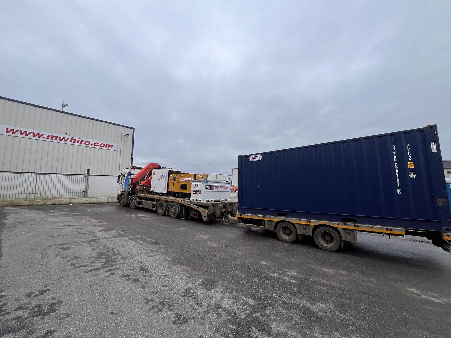 Full load heading to hire job! Open side container! Battery Bank! CAT Generator and a Fuel Tank!💪💪
