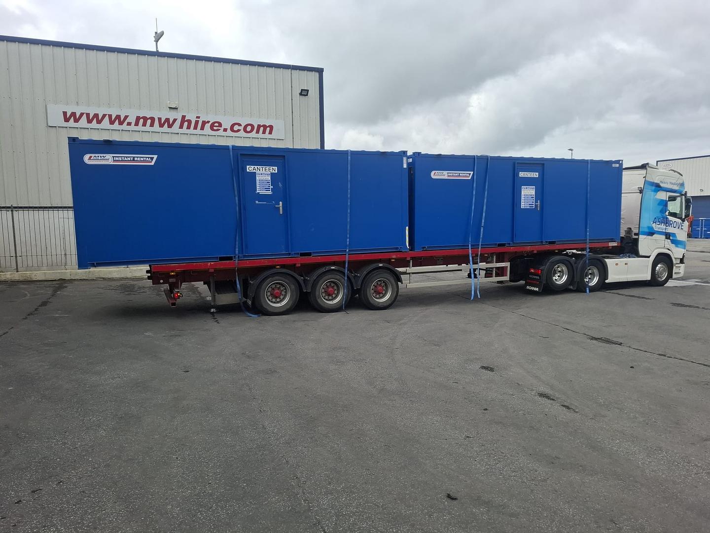 Full load of welfare units heading to hire job!👊