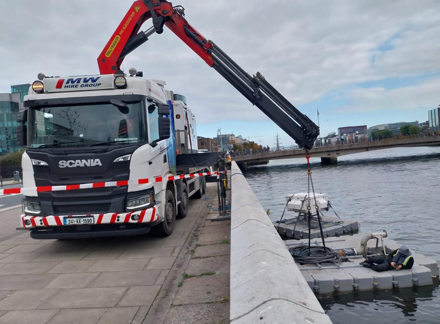 90kw Submersible Pumps going into the River Liffey for an Art Display ahead of NFL Dublin!