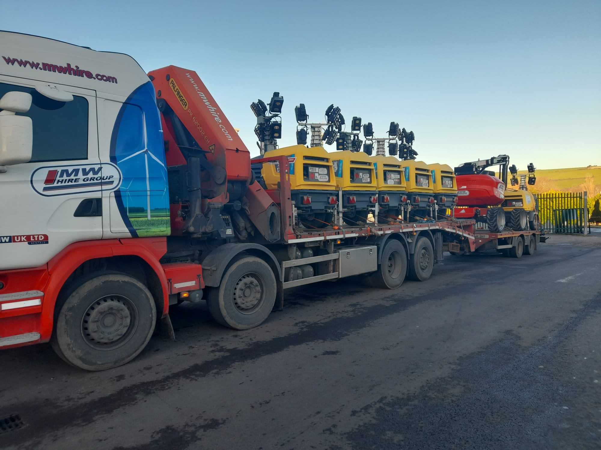 Lighting towers and 16mtr manitou Hoist being delivered to site 
