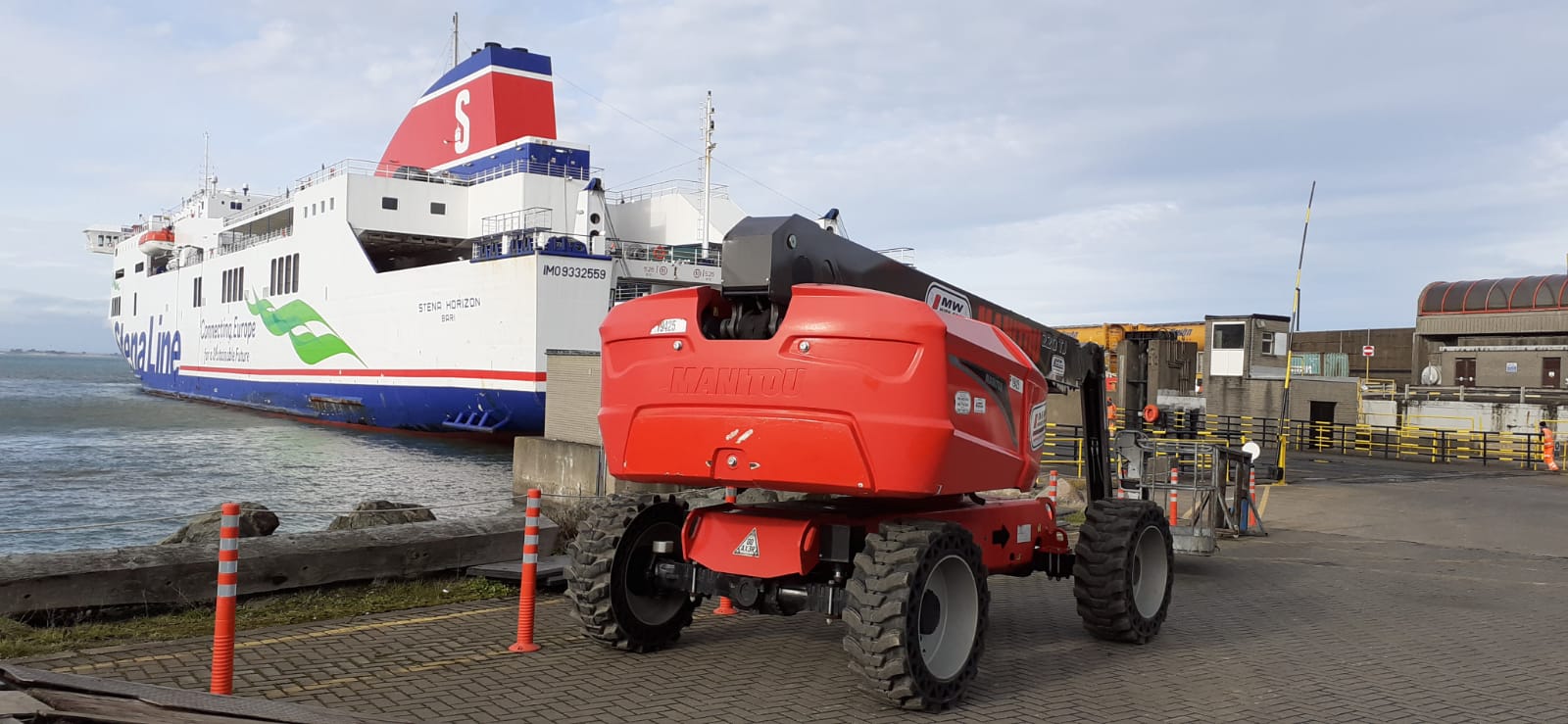 Manitou 220TH Boom Lift snapped at Rosslare Port