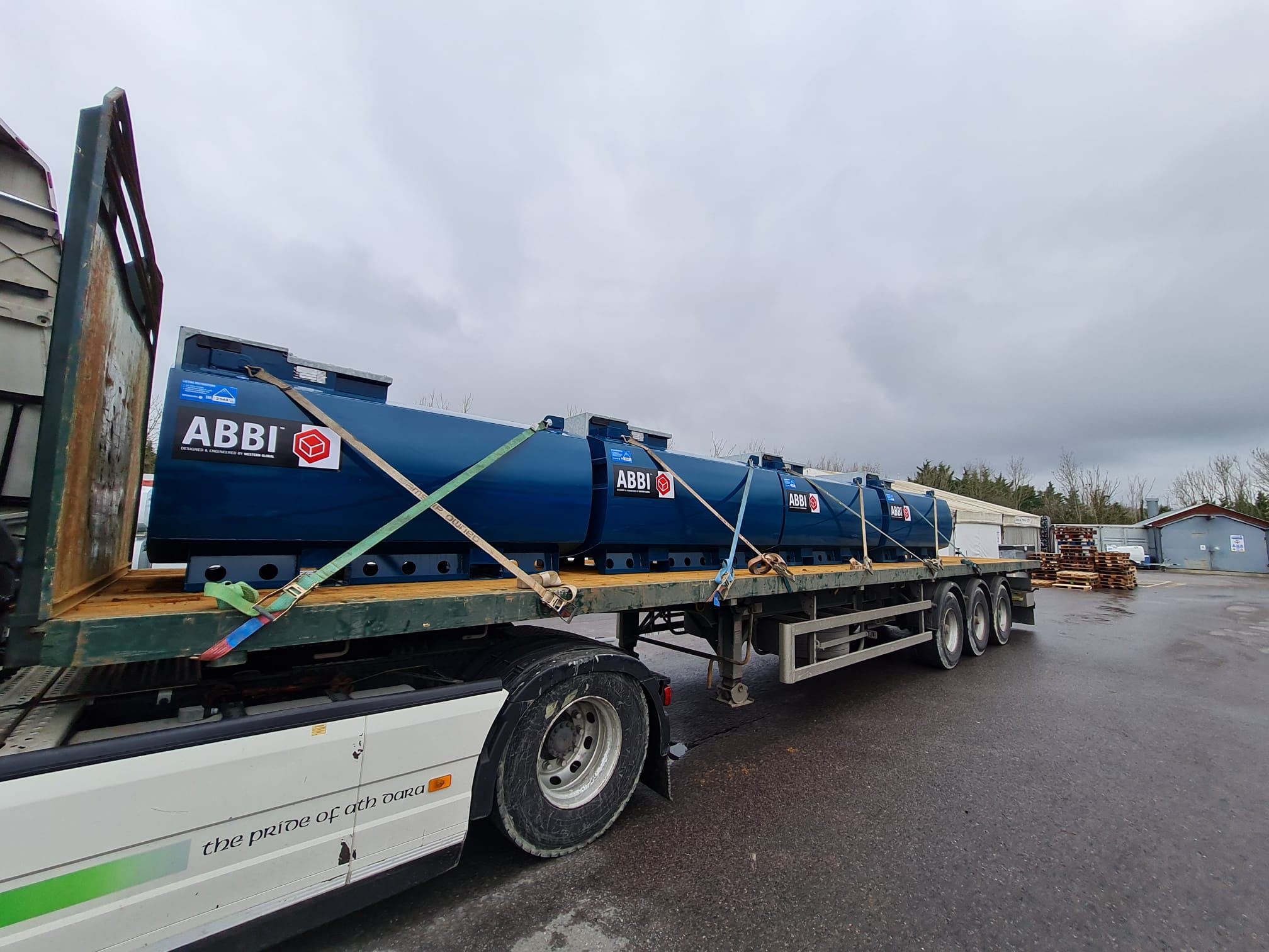 4 x New Western 2000 litre fuel tanks sold
