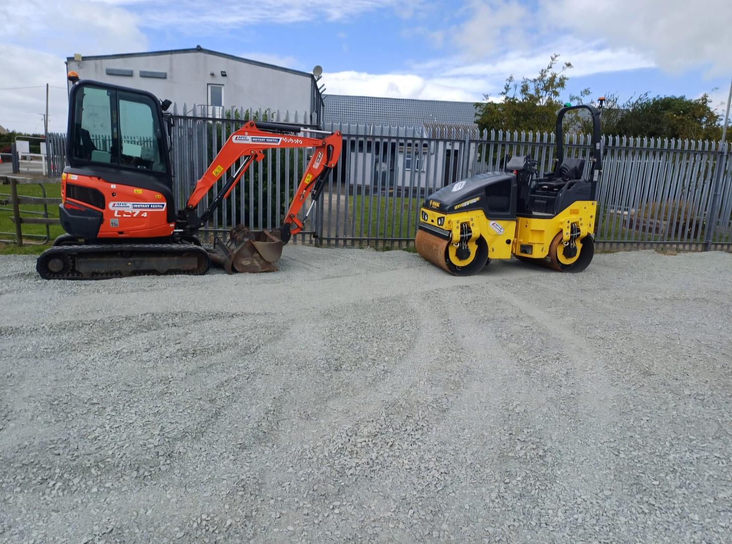 Kubota Excavator and Bomag Roller delivered to site and ready to rock!👊
