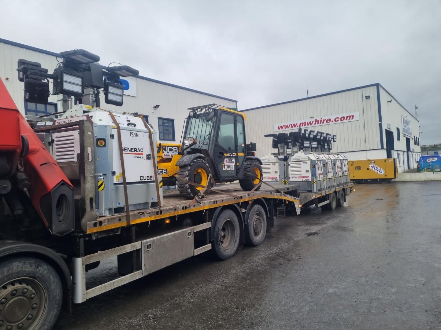 Big load of Lighting towers #Generac Cube Pro Hybrids. Also a 6 Meter JCB Teleporter. Heading to a hire Project