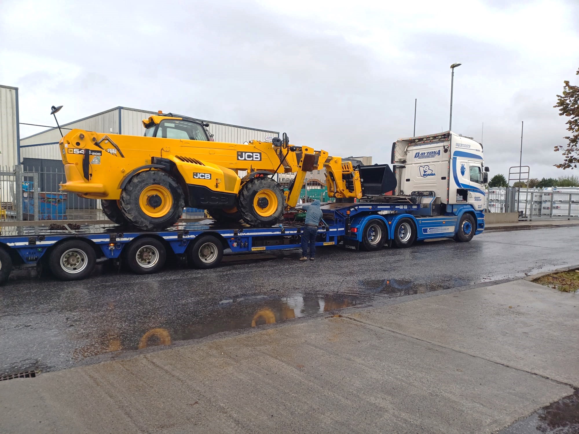 SOLD.. 20 Meter JCB enroute to the customer