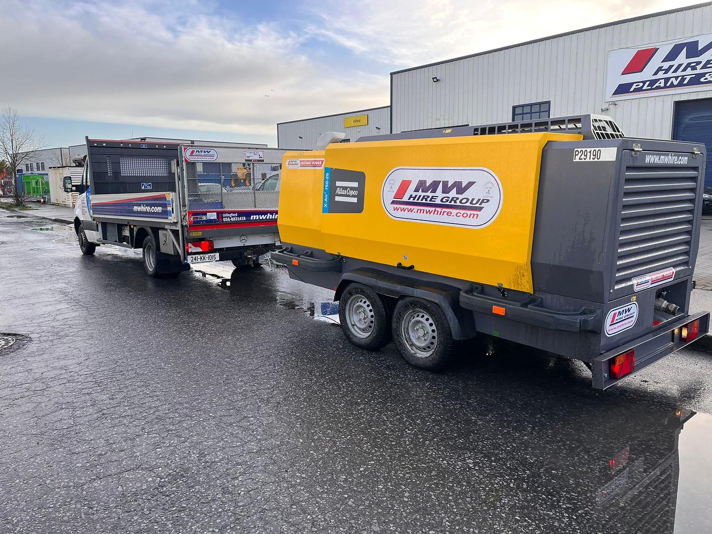 Atlas copco 750 Compressor heading to hire job!💪