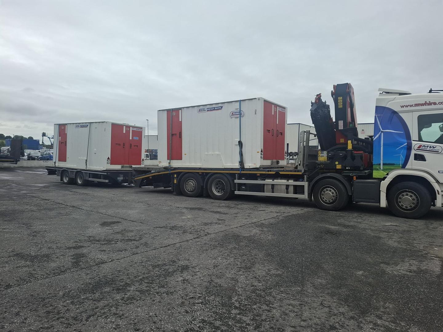 Welfare units heading to site for rental job! Full Load!👍