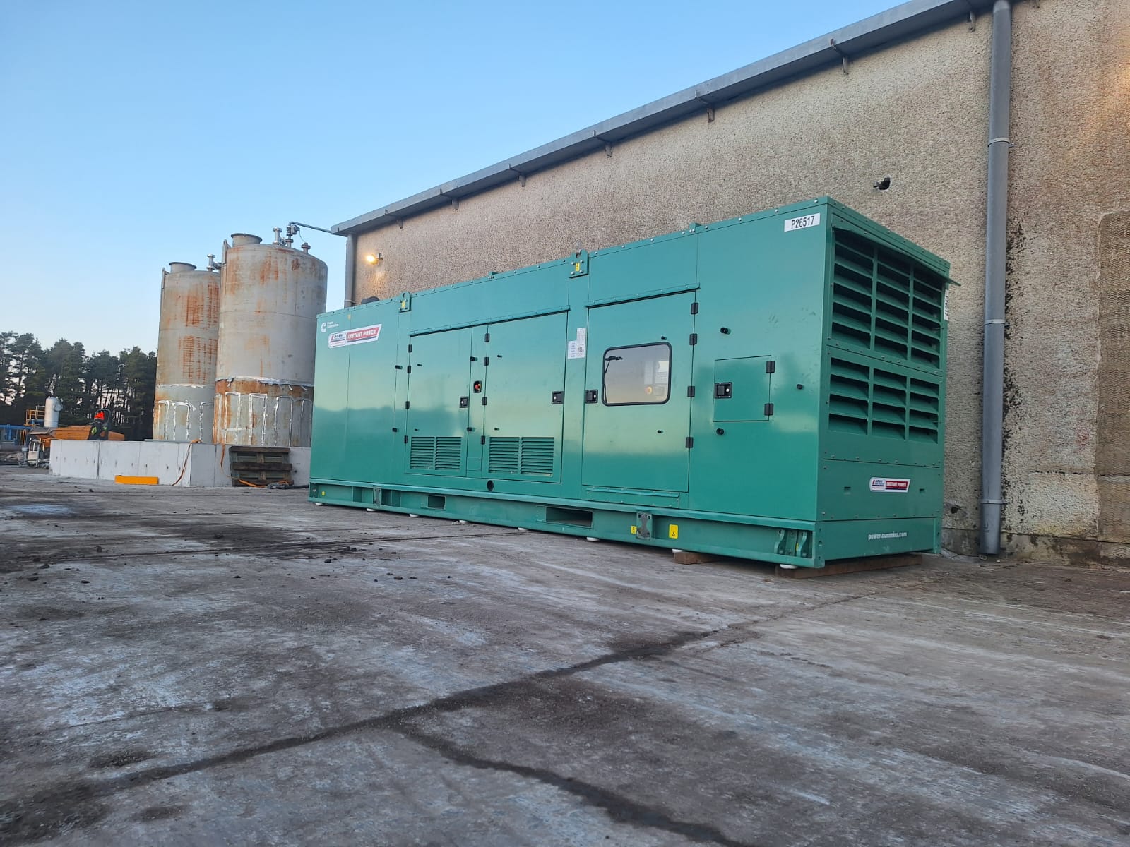 New 1100 KVA Cummins and a new Western 5300 litre Western fuel tank delivered to our customer in Co Tipperary