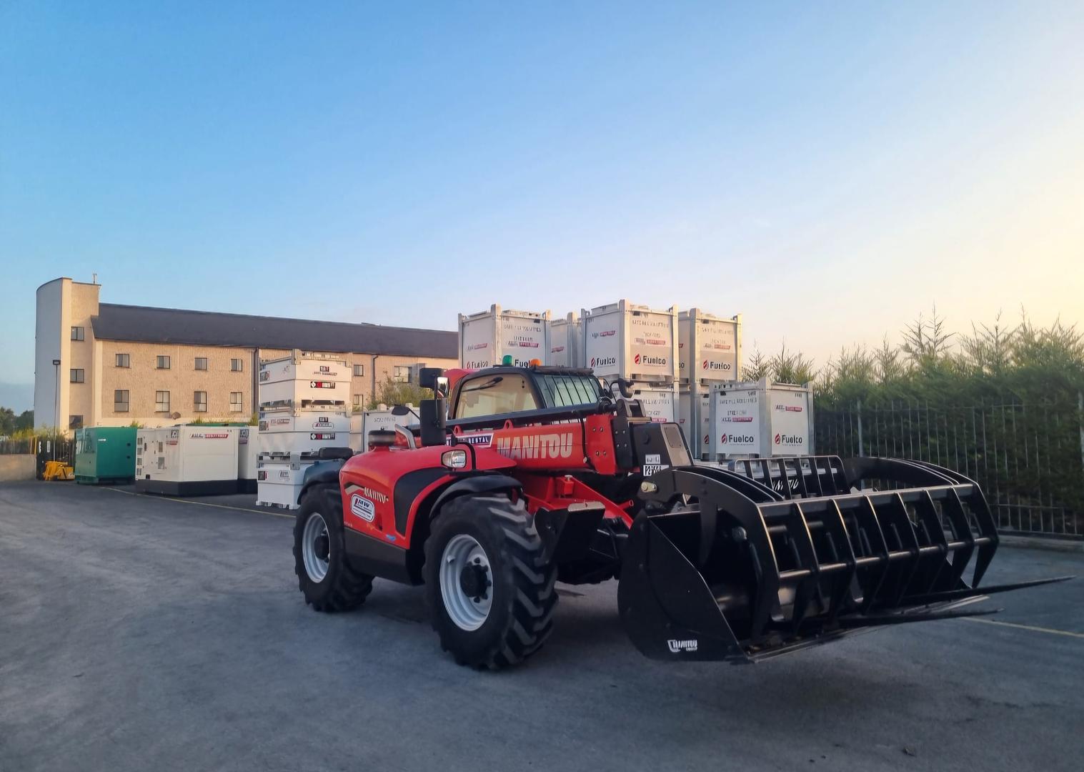 Low hour Manitou 1033 Teleporter & grab SOLD to a local council!