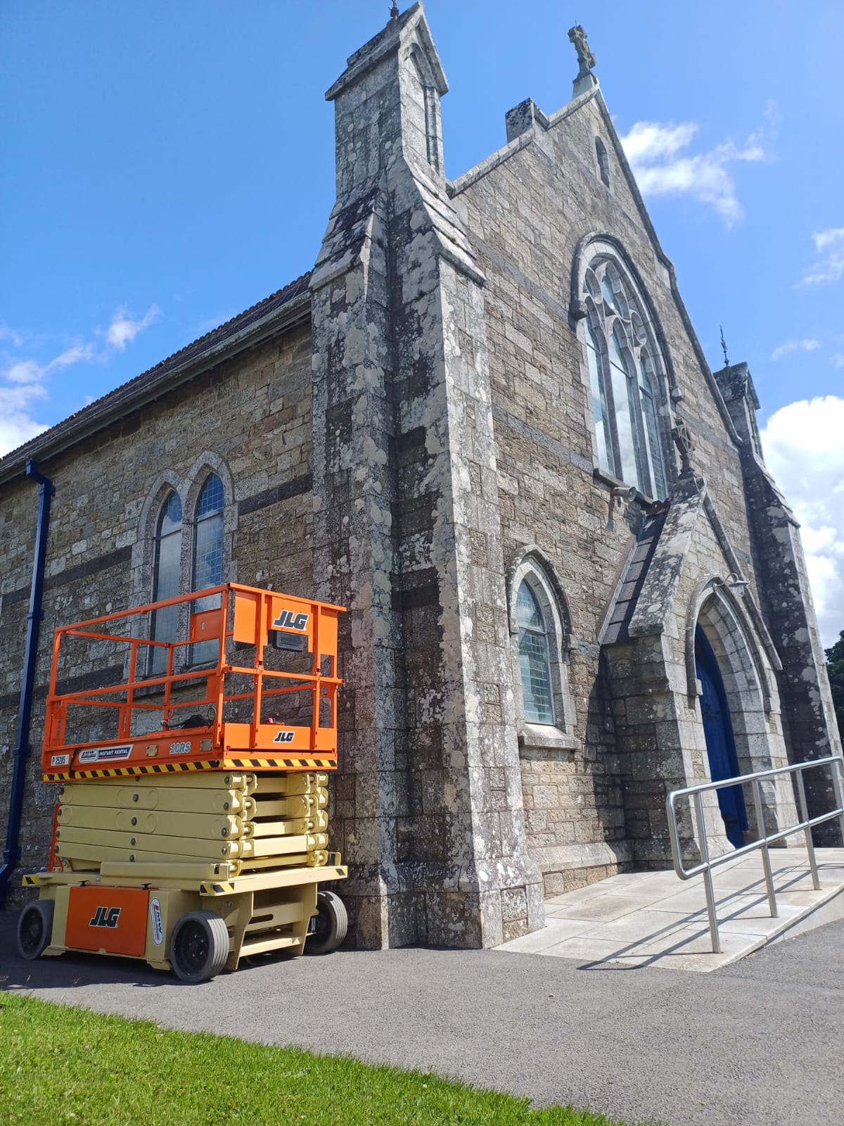 JLG Scissors Lift out on a hire job