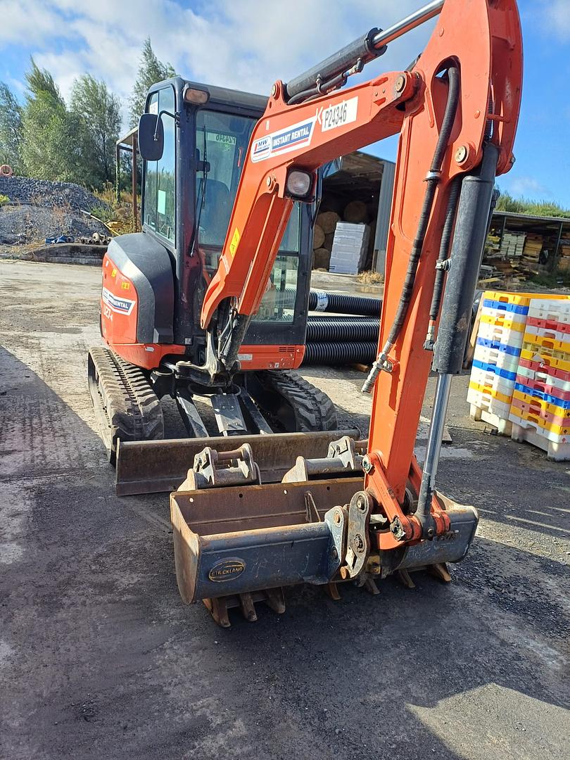 Kubota U27-4 Mini Digger c/w Three Buckets delivered to rental job!