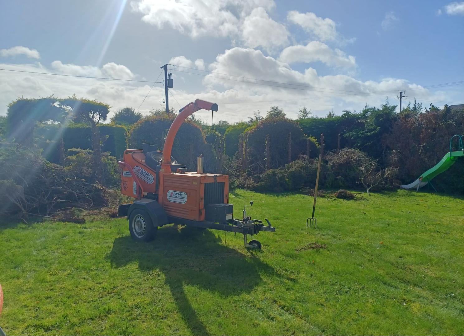 Wood chipper delivered and being put to the test for the winter ahead!👊