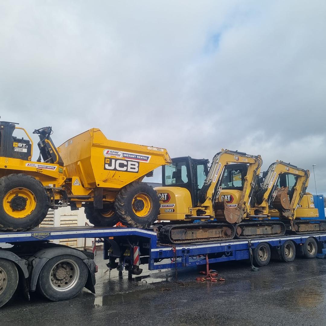 3 x CAT 5 ton Excavators & a JCB 9 ton Dumper SOLD .... heading to the UK