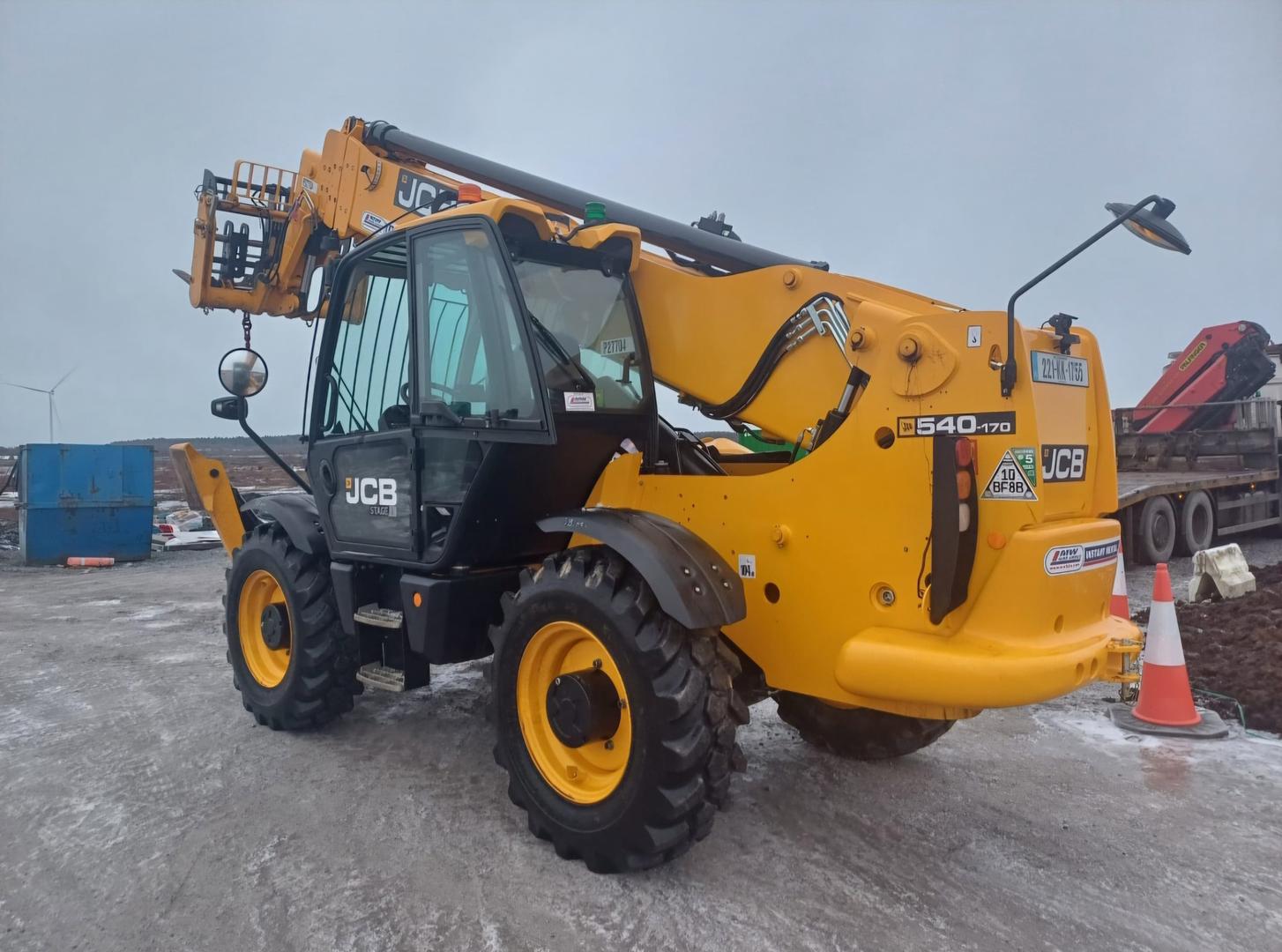 JCB 17 meter dropped off to our customer.