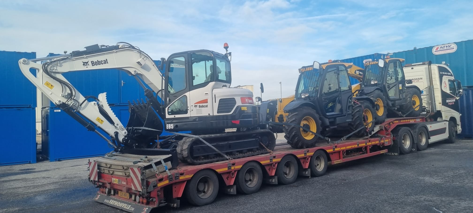 2 x 7 meter CAT Teleporters & a BOBCAT 8 Ton excavator sold to an overseas customer..... heading to the port