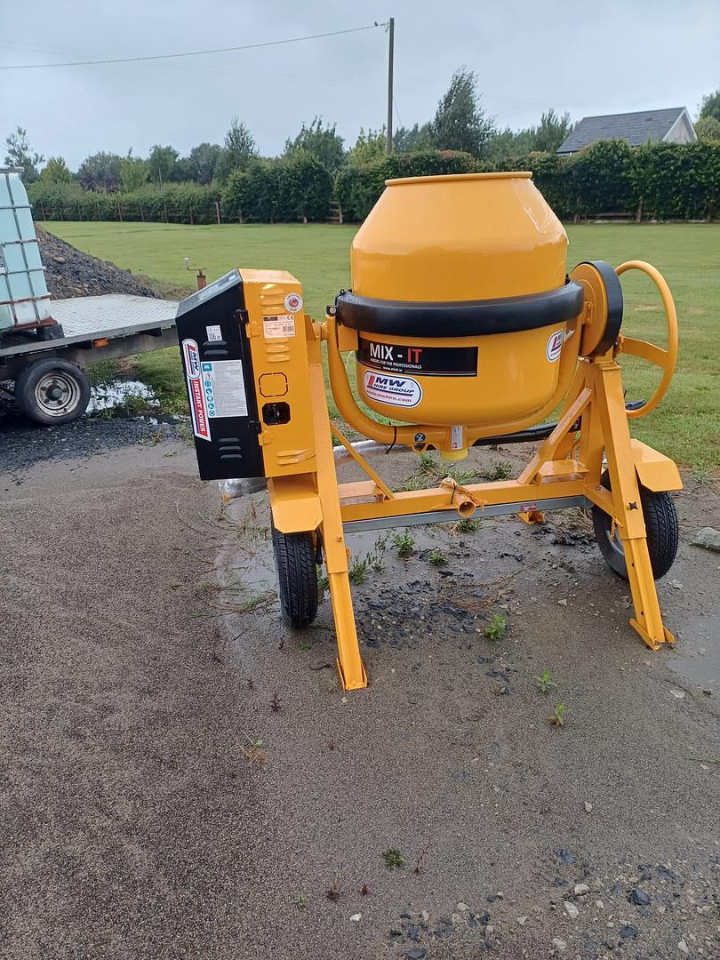 Our mixer out for hire job! Getting the work done! ✔️ 