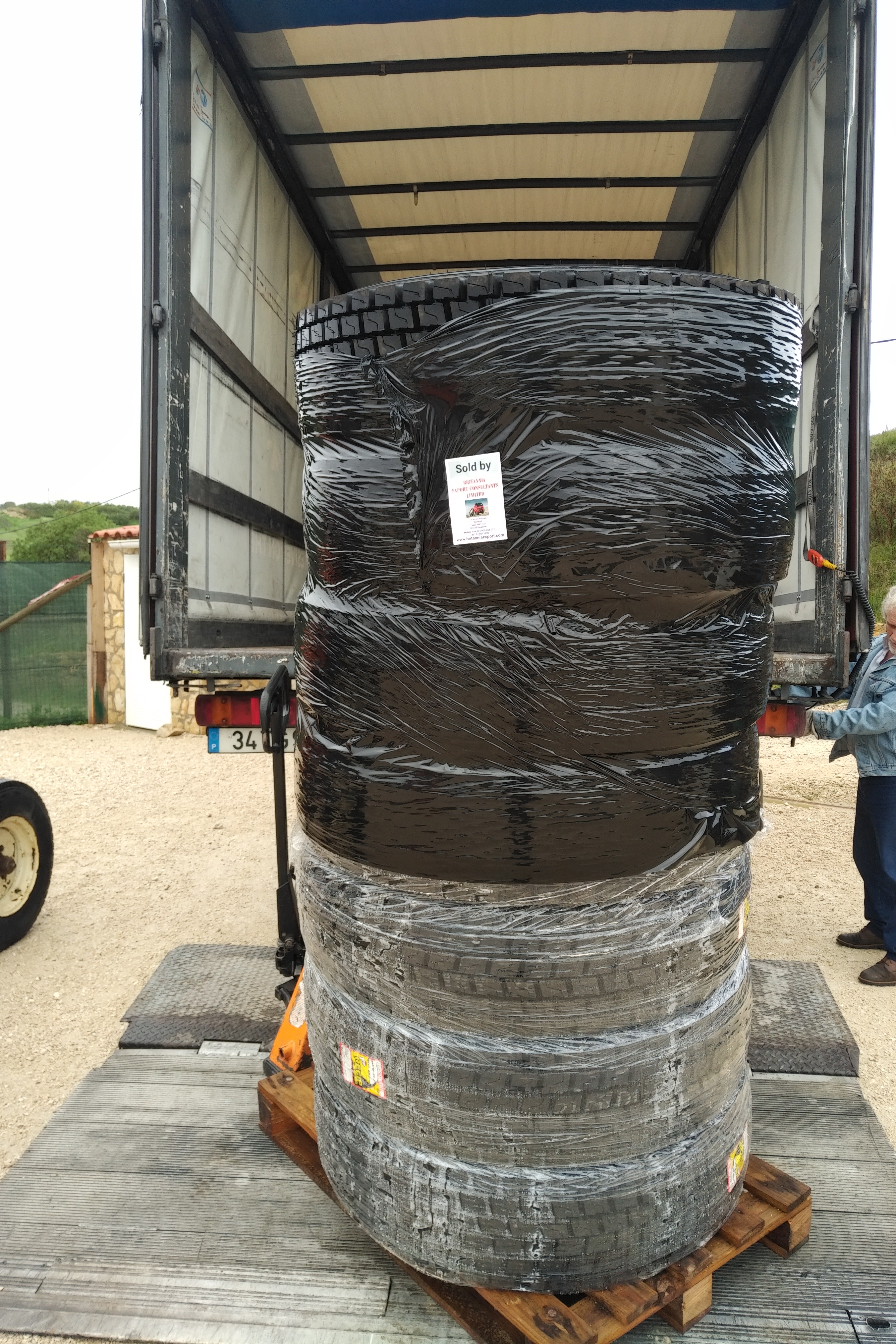 Transport & Shipping of 315/80R22.5 & 13R22.5 truck tyres to Douala - Cameroon.