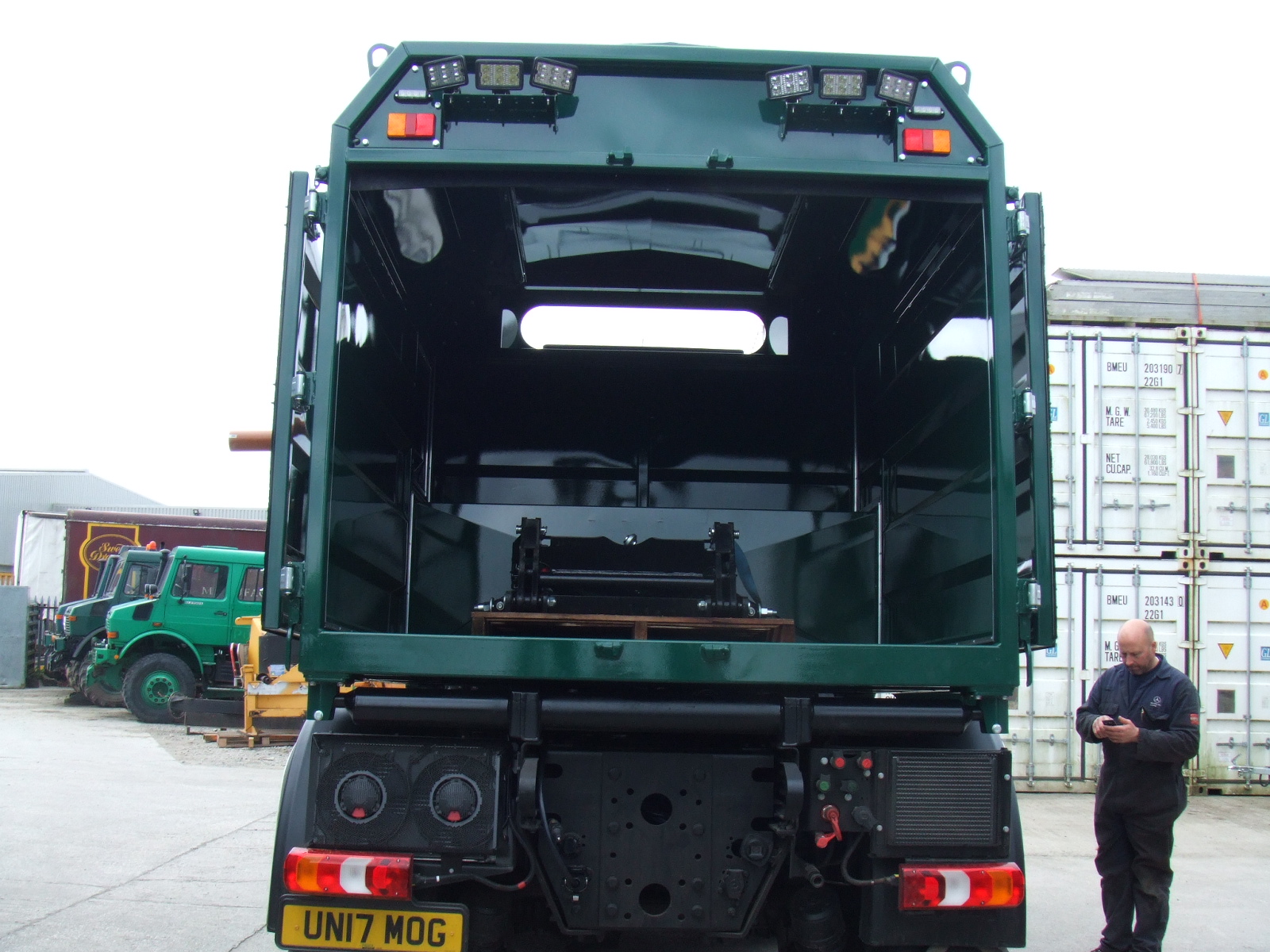 BESPOKE CHIPBOX AND USED DEUCKER HF250 10” CHIPPER WE FITTED ONTO NEW UNIMOG U430