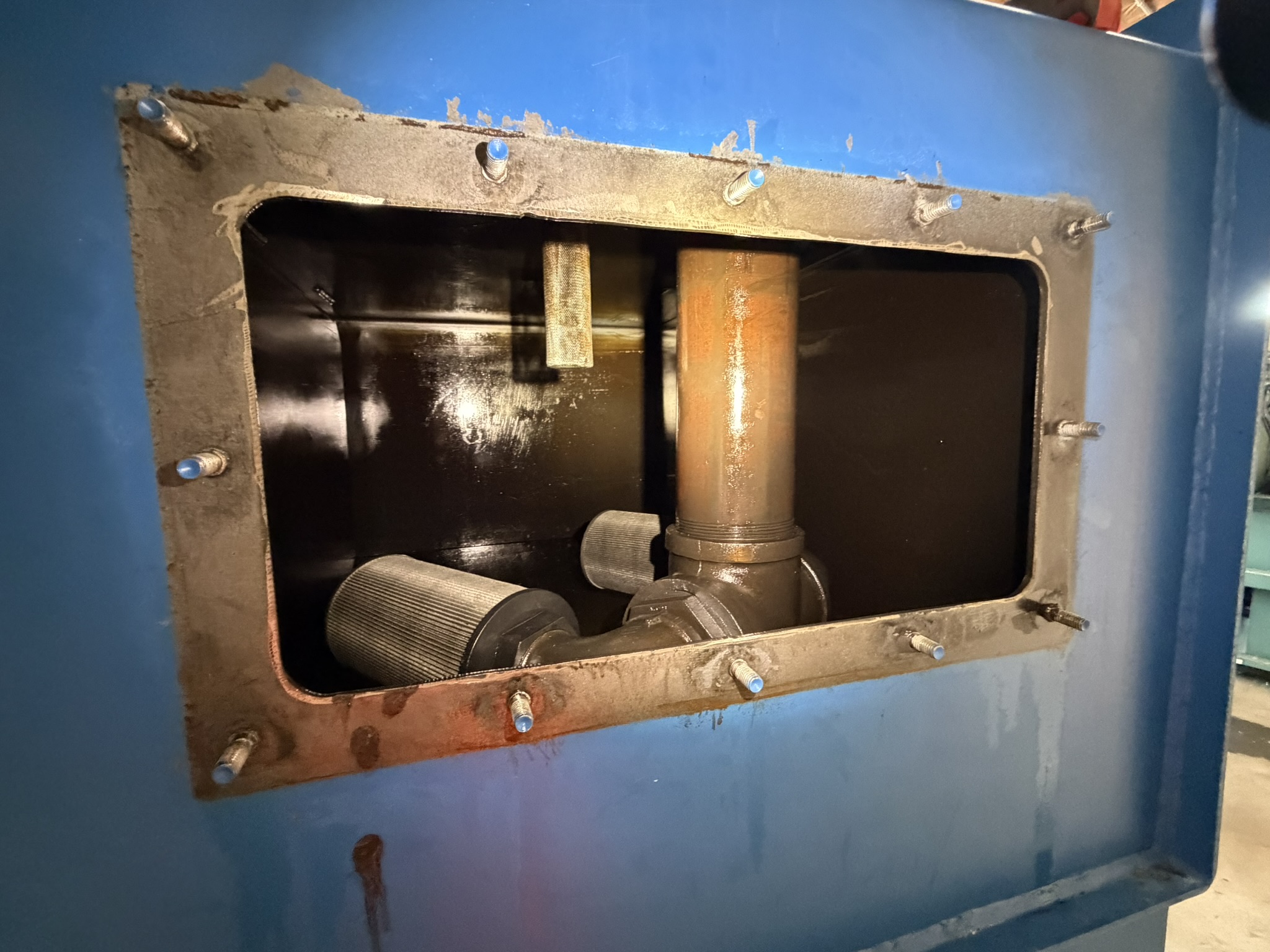 What Does the Inside of Your Baler's Hydraulic Tank Tell You?