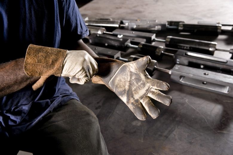 Hand Safety in Industrial Recycling Equipment Operations: What Really Prevents Injuries