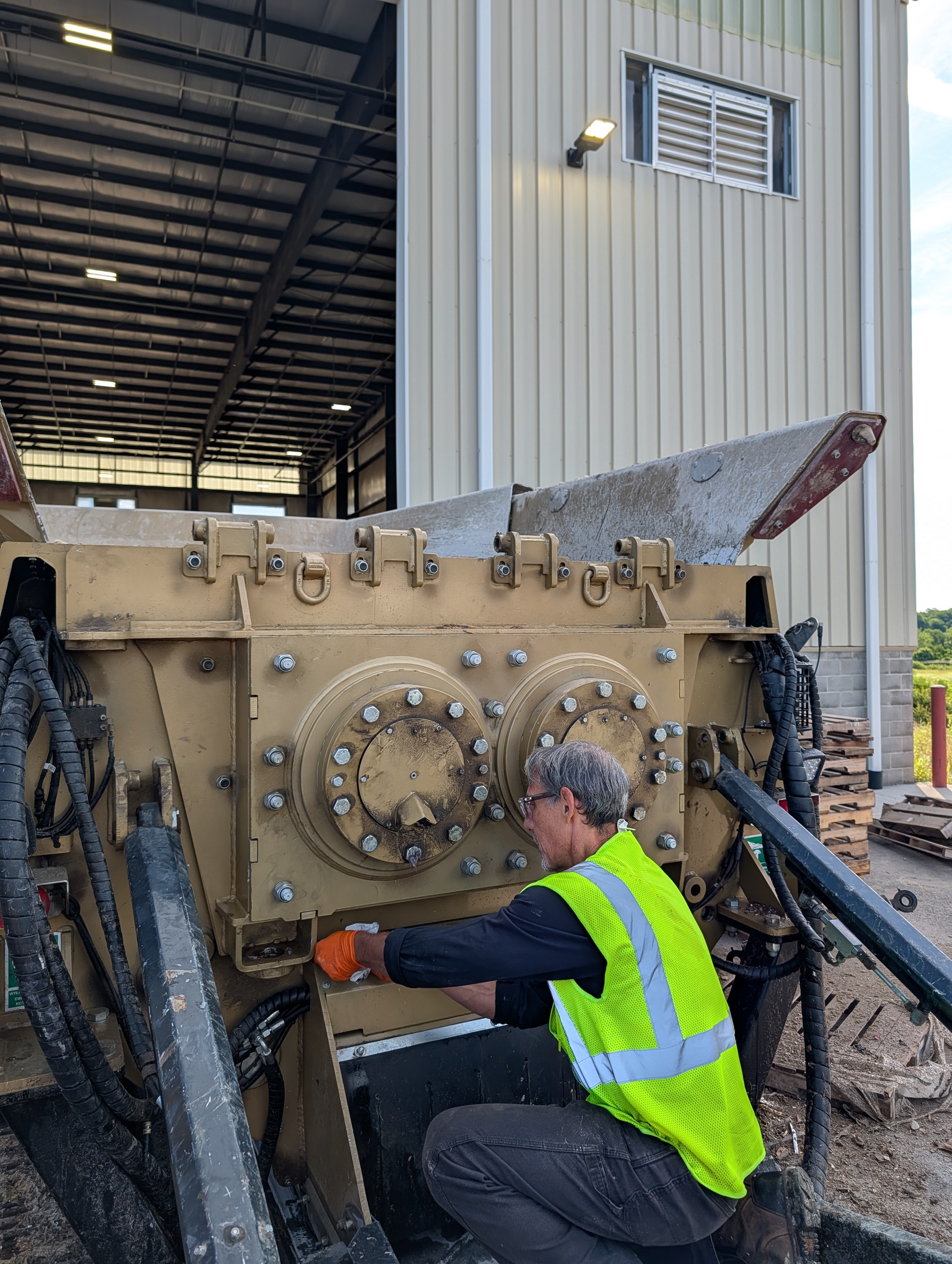 How Preventative Maintenance Improves Mobile Shredder Performance