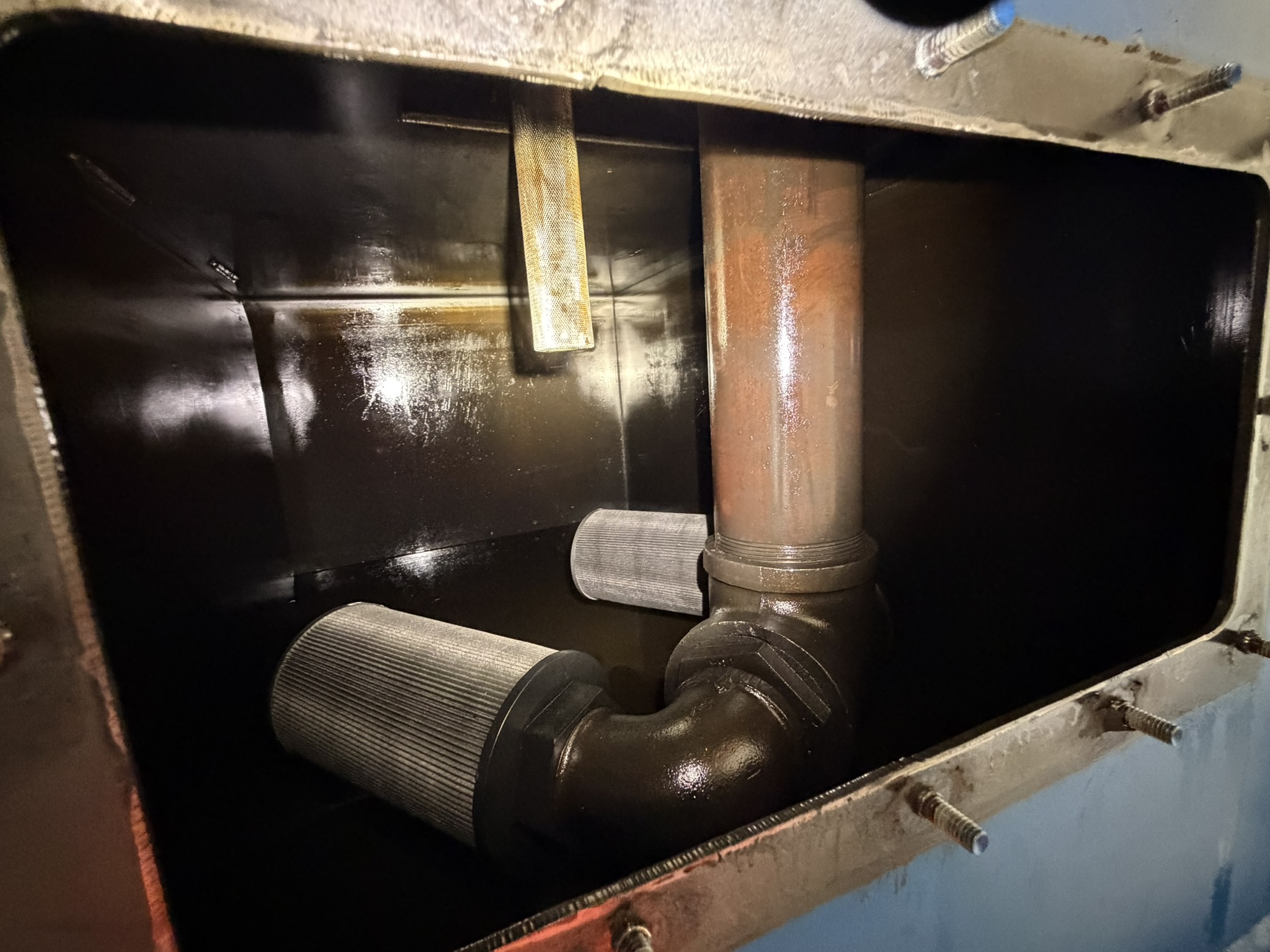 What Does the Inside of Your Baler's Hydraulic Tank Tell You?