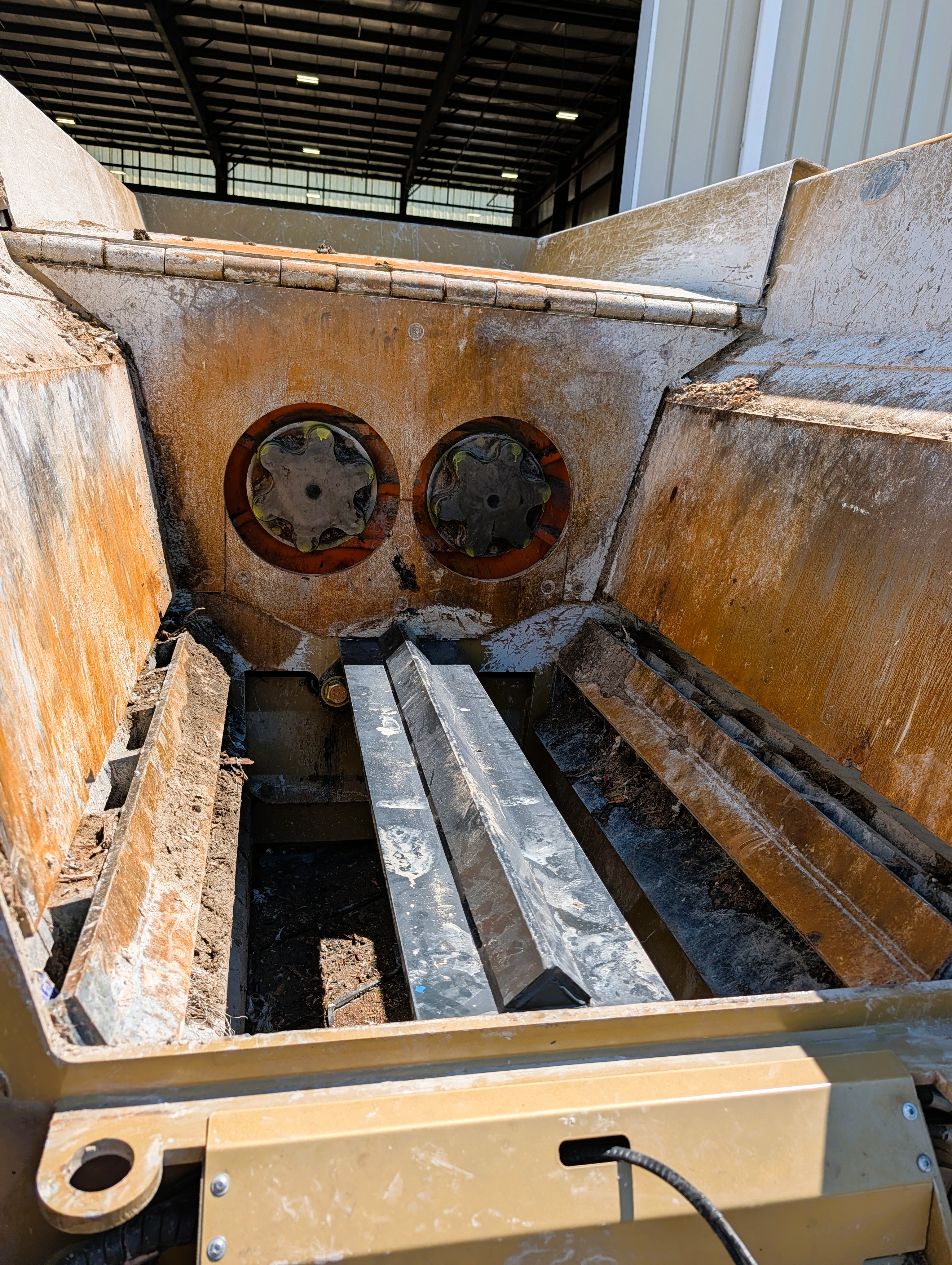 Why Spreader Bars Matter on Mobile Slow-Speed Shredders
